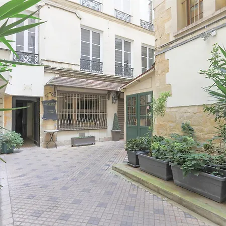 Appartement Louvre Charming Place Parijs